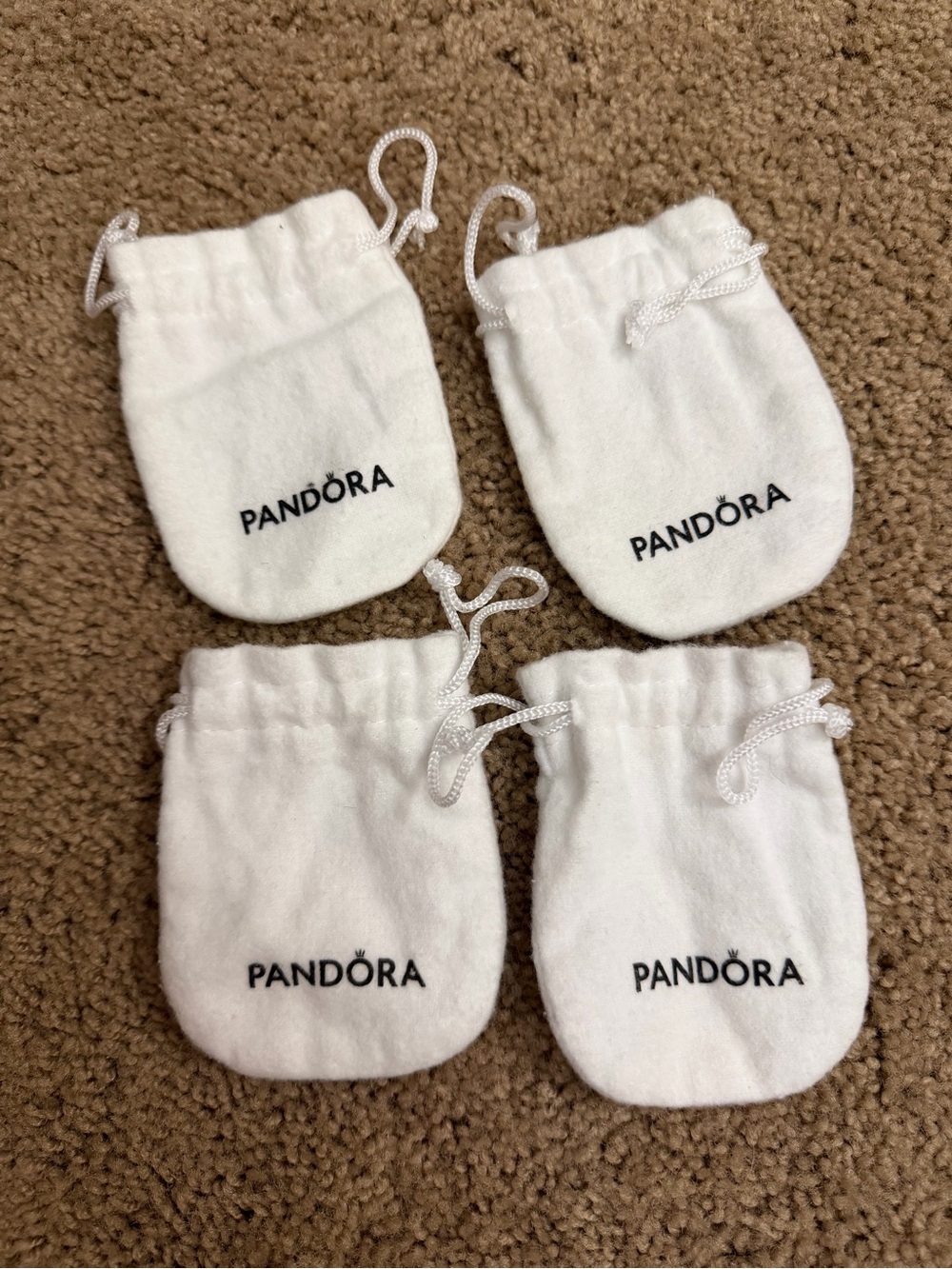 Pandora White Velvet Drawstring Pouch Set (4)